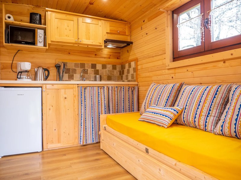 Hébergement AbracadaRoom : Roulotte Les Rouges-gorges — Cirque - Image 9