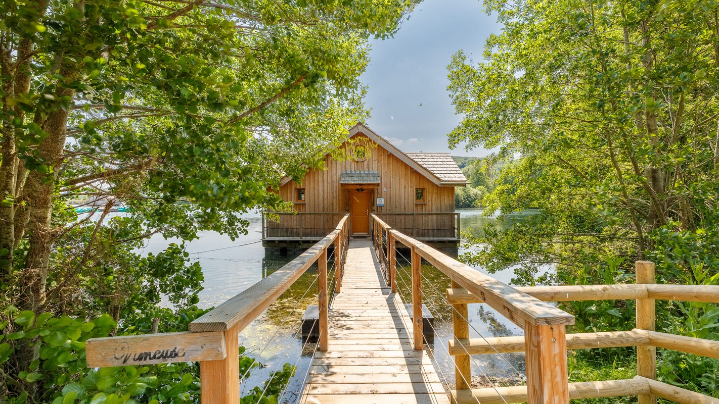 Cabane sur l'eau avec bain nordique à Beauchamps (1)