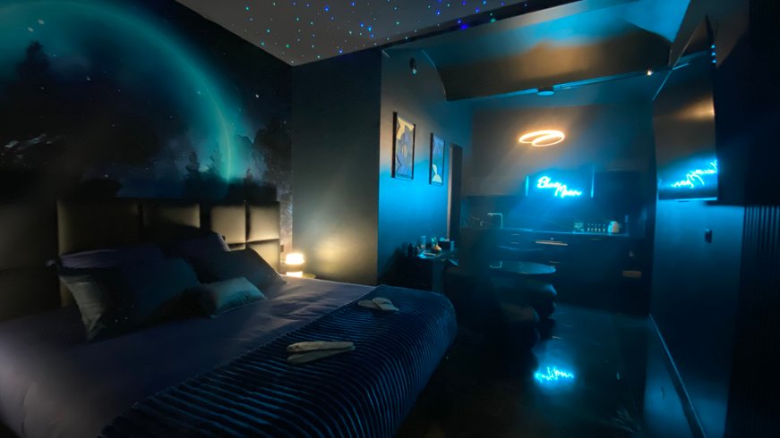 Hébergement AbracadaRoom : Dormez sous la Lune Bleue – Séjour magique & jeu immersif - Image 28