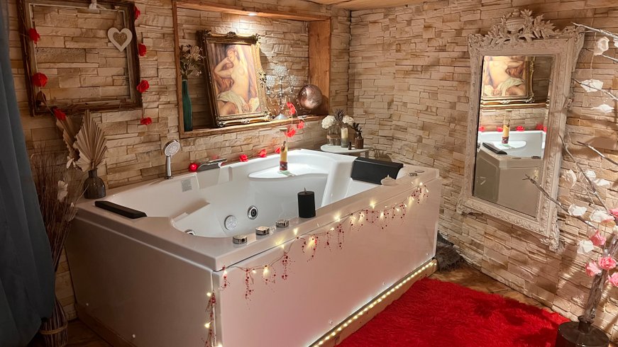 Hébergement AbracadaRoom : Suite inoubliable & SPA - Image 2