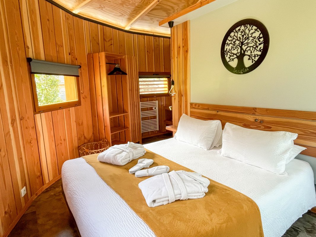 Cabane Douglas & Spa à Rothonay (2)