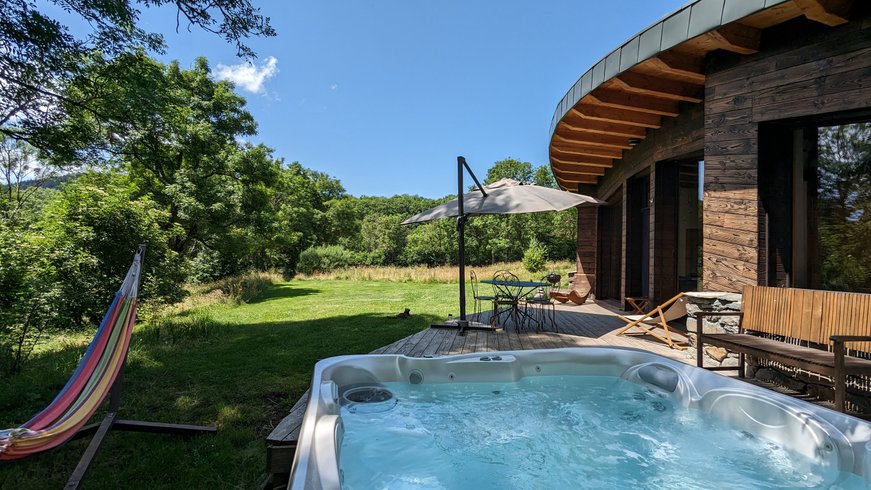 Hébergement AbracadaRoom : La Bulle d'Eau : écolodge au milieu des volcans avec Spa privatif - Image 12