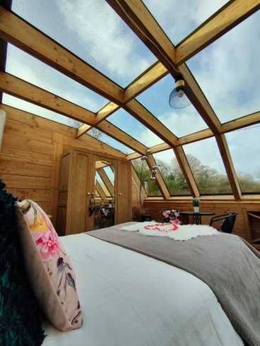 Hébergement AbracadaRoom : Cabane en verre & bain nordique privatif - Image 5