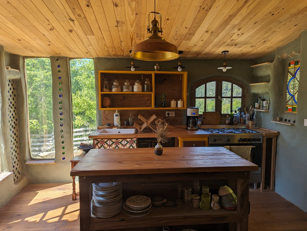 Maison organique à la mauvaise herbe à Barjols (1)