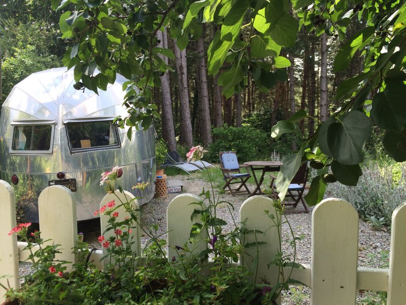 Domaine AbracadaRoom : BelRepayre Airstream Glamping - Image 3