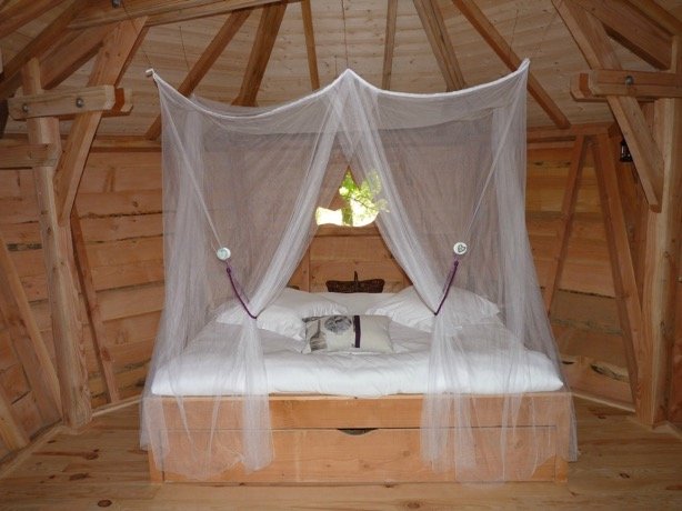 cabane-sur-pilotis-nids-du-bearn-cabane-interieur-diane-abracadaroom