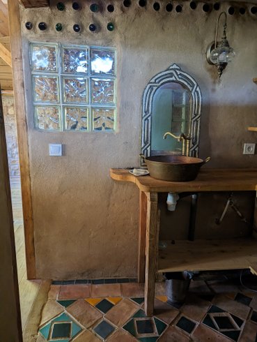 Hébergement AbracadaRoom : Maison organique à la mauvaise herbe - Image 11