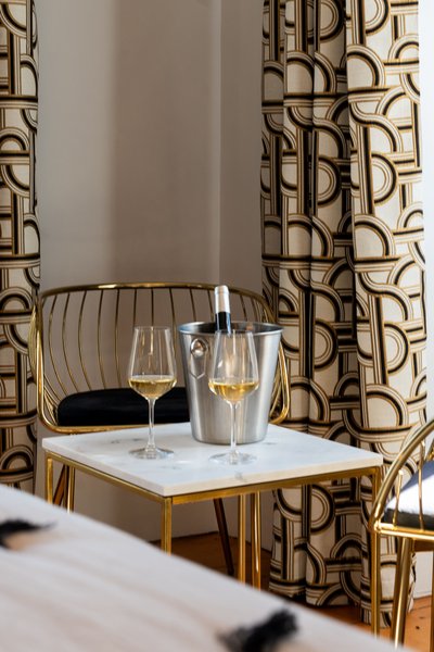 Hébergement AbracadaRoom : Suite Pierre de Lune – suite lumineuse avec cheminée – Maison Balmelle Gramat - Image 3