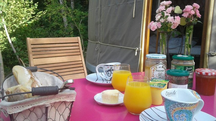 Hébergement AbracadaRoom : Yourte et Verdure - Image 12