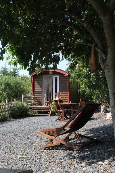 Hébergement AbracadaRoom : La Roulotte Kala et son spa jacuzzi - Image 1