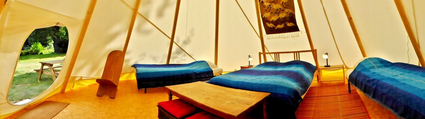 Hébergement AbracadaRoom : Tipi au bord d'un lac - Image 5