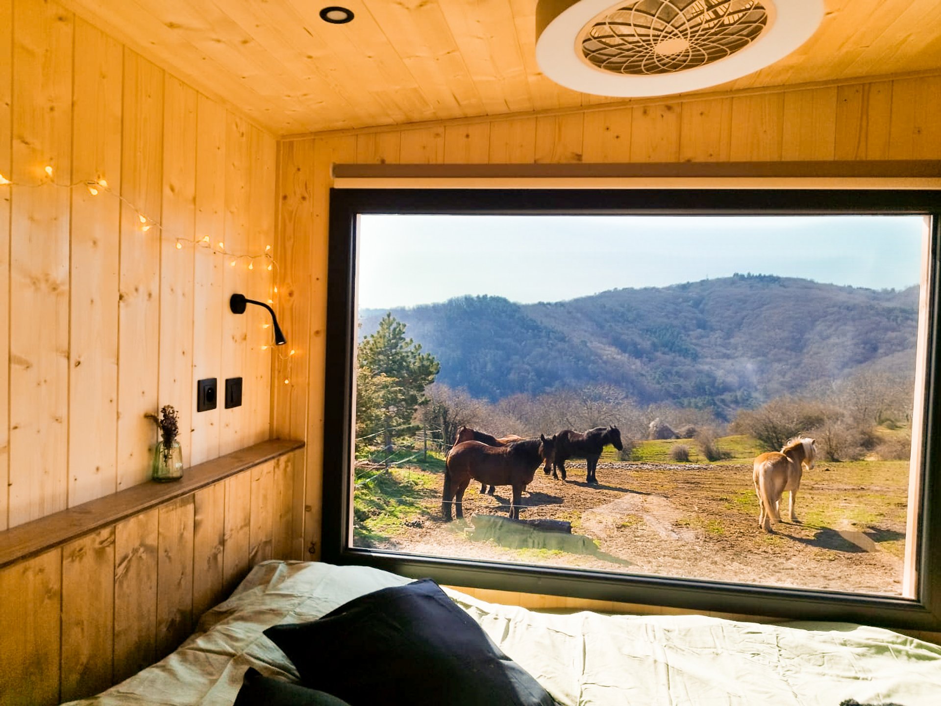 ※ Homnest ※ Panorama des Puys à Cheval ※ Refuge 2