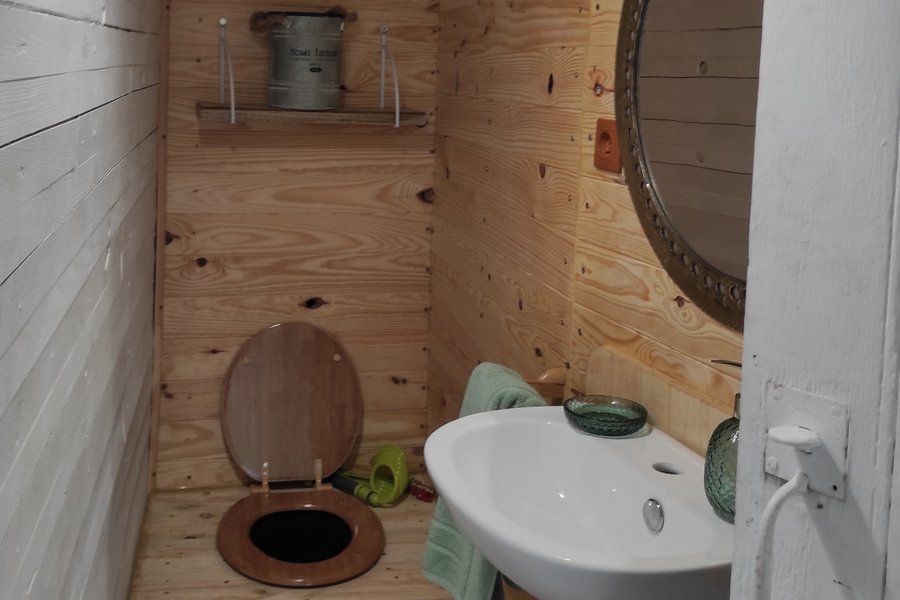 Maisonnette perchée dans les arbres tout équipée — photo 2