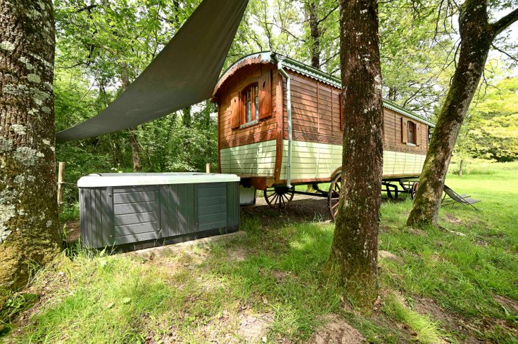 Hébergement AbracadaRoom : Roulotte Spa Forestière - Image 1