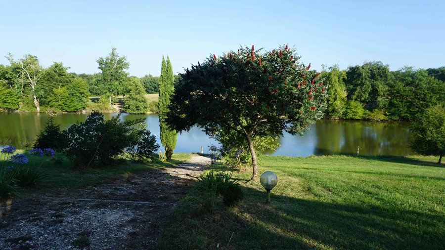 Hébergement AbracadaRoom : Glamping: Our Domes & Their Private Lake - Image 12