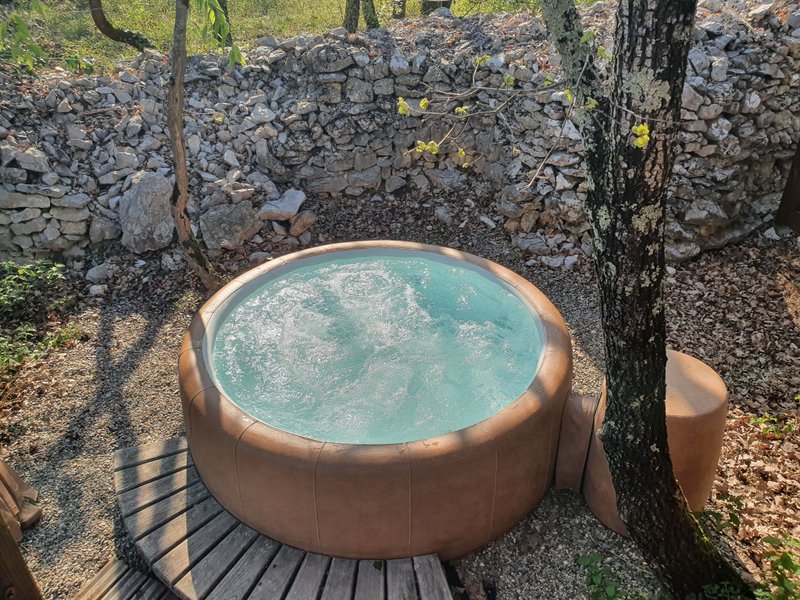 Hébergement AbracadaRoom : Roulotte gîte Nuit d'Amour & SPA - Image 4