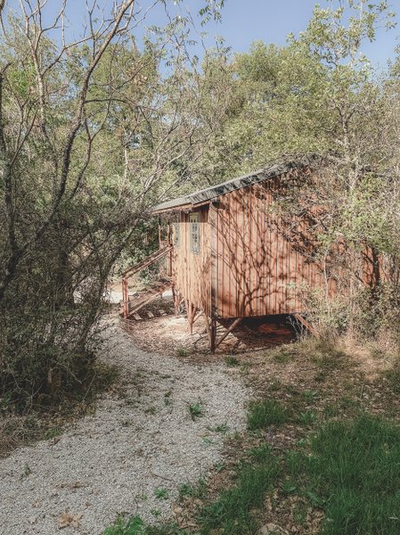 Hébergement AbracadaRoom : Cabane Ausèla - Lodge sur pilotis au cœur de la nature, calme & bien-être, réservé aux adultes • linge & ménage inclus • climatisation réversible • kitchenette équipée - Image 9