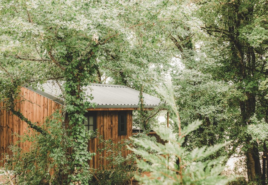 Hébergement AbracadaRoom : Cabane Auròra - Lodge sur pilotis au cœur de la nature, calme & bien-être, réservé aux adultes • linge & ménage inclus • climatisation réversible • kitchenette équipée - Image 10