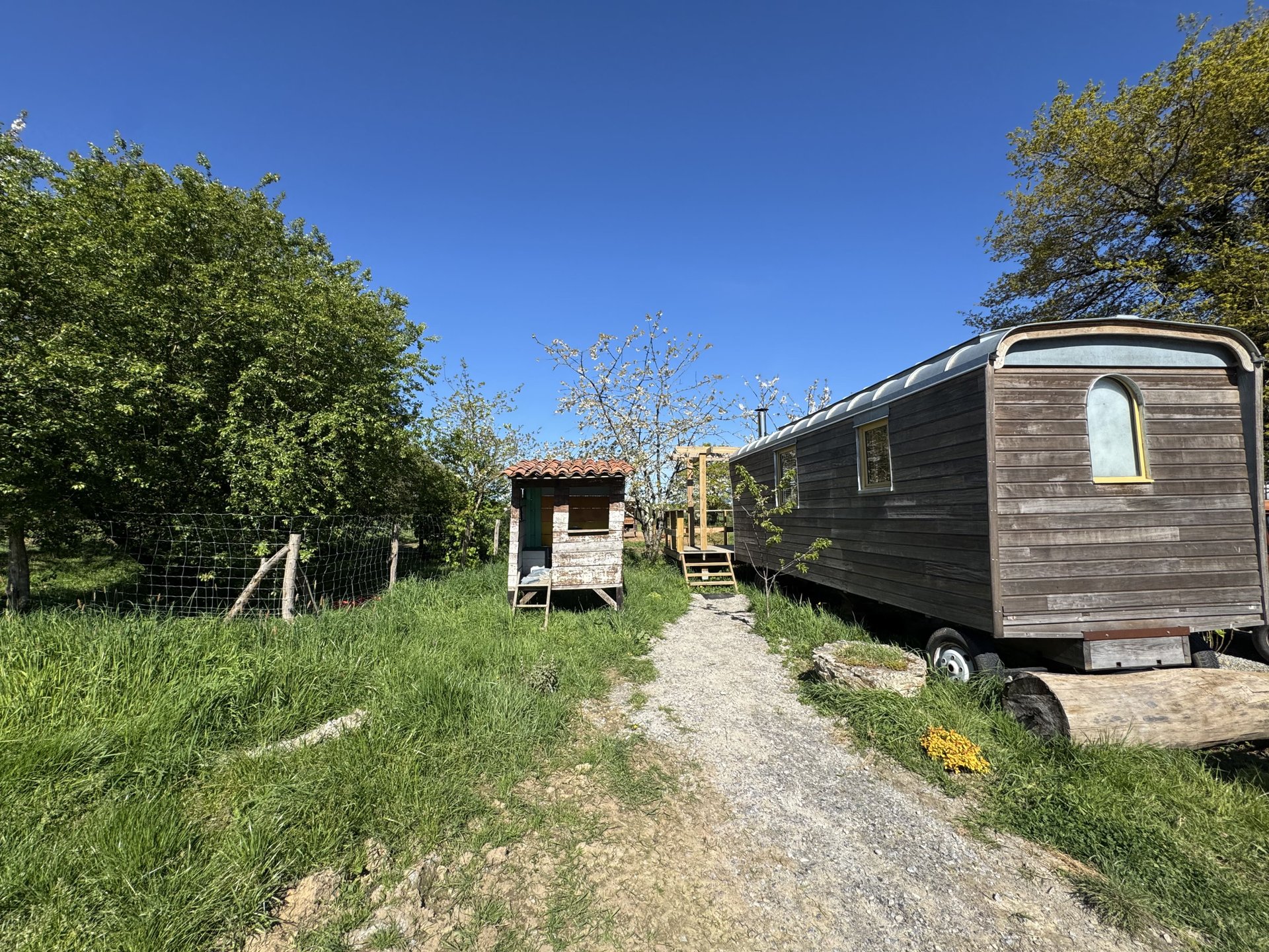La roulotte à la Ferme de Youna & Zélie