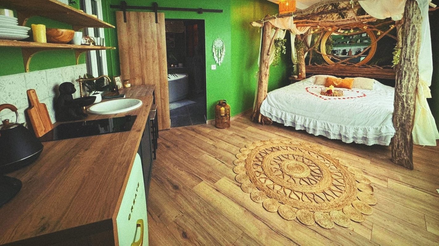 Jungle romantique Spa & Cinéma sous les arbres à Amiens (1)