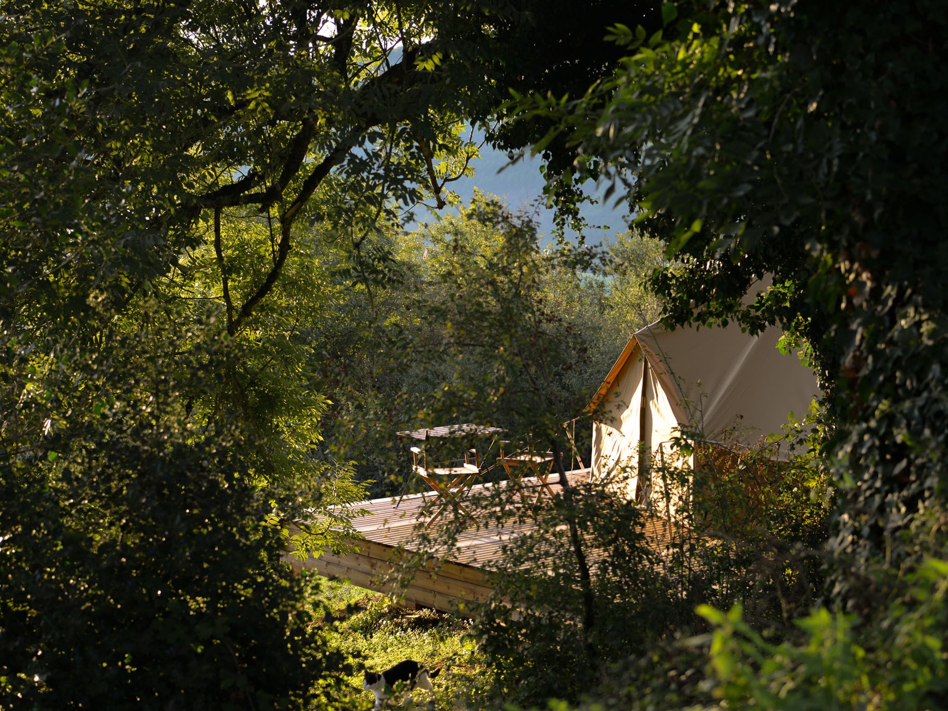 La Tente de Glamping avec piscine partagée