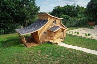 La Maison de Hobbit de L'Orée des 4 chemins & Spa