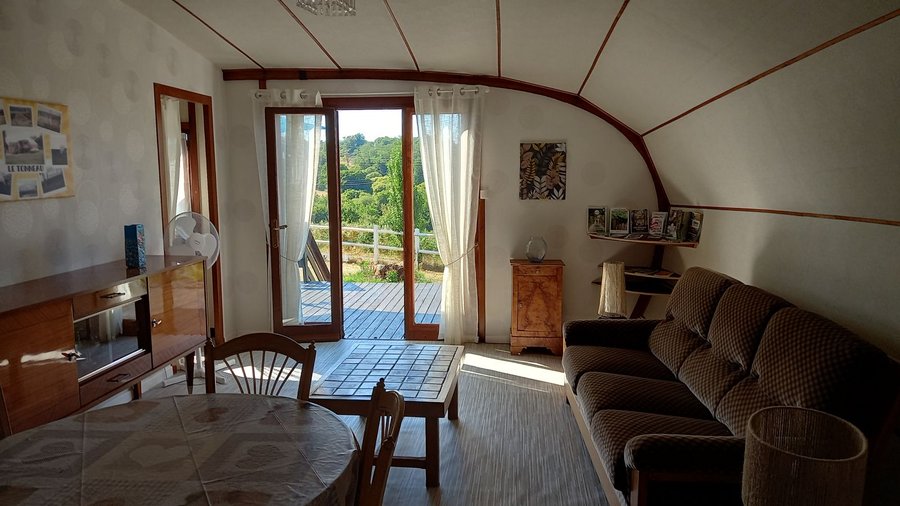 Hébergement AbracadaRoom : L'insolite Tonneau Creusois des années 70 - Image 2