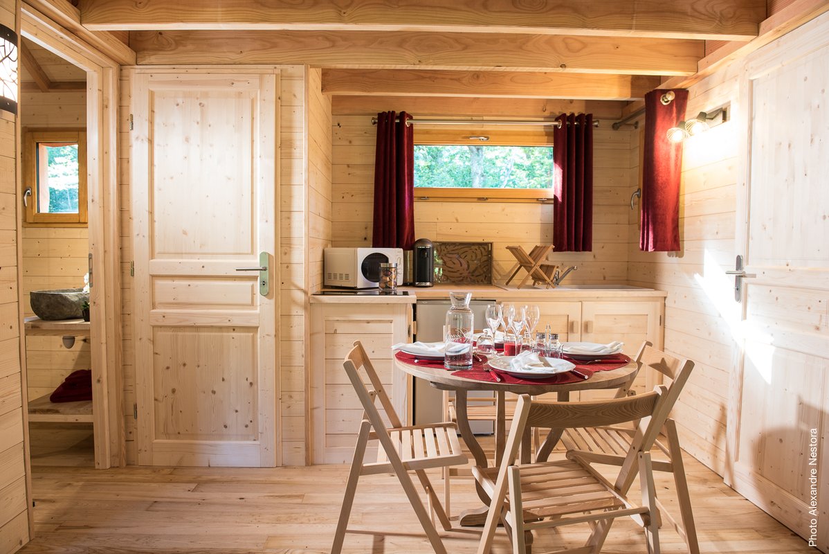 coin cuisine-cabane dans les arbres-séjour insolite en famille-centre-abracadaroom