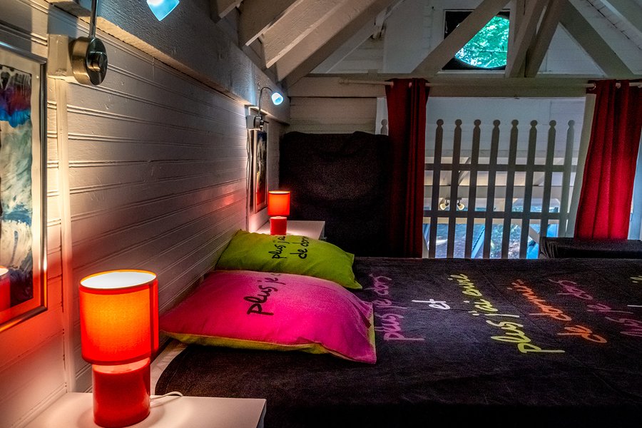 Hébergement AbracadaRoom : Chalet duplex dans village d'art singulier - Image 5