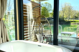 Suite flottante Supérieure Lit king-size Balnéo Sauna