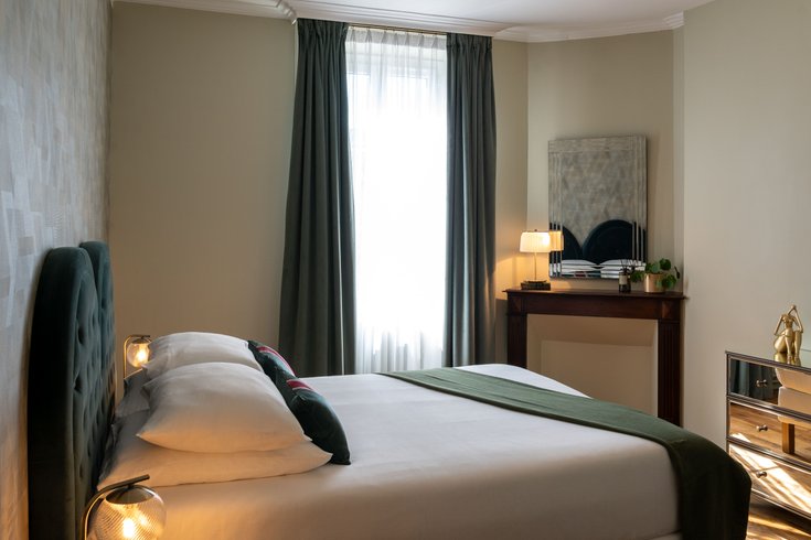 Hébergement AbracadaRoom : Chambre Aventurine – chambre double élégante avec salle de bain – Maison Balmelle Gramat - Image 1