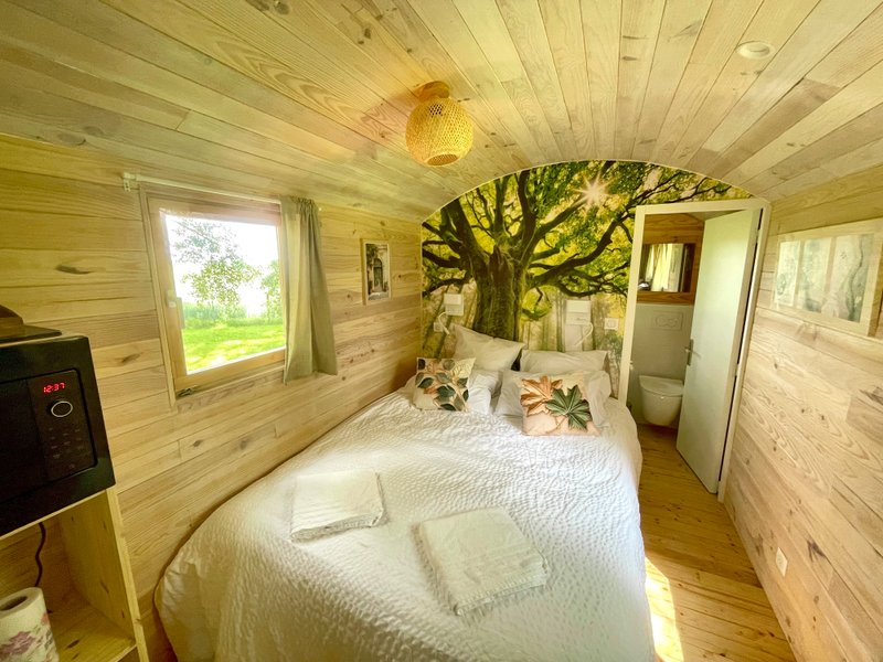 Hébergement AbracadaRoom : La Roulotte de la Clairière - Image 4