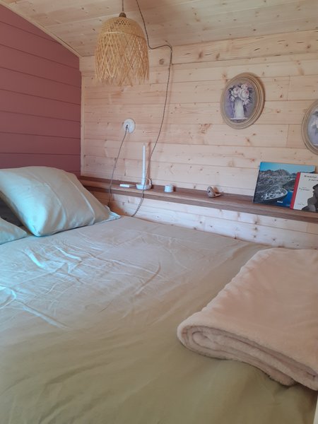 Hébergement AbracadaRoom : La Roulotte qui chuchote &spa - Image 10