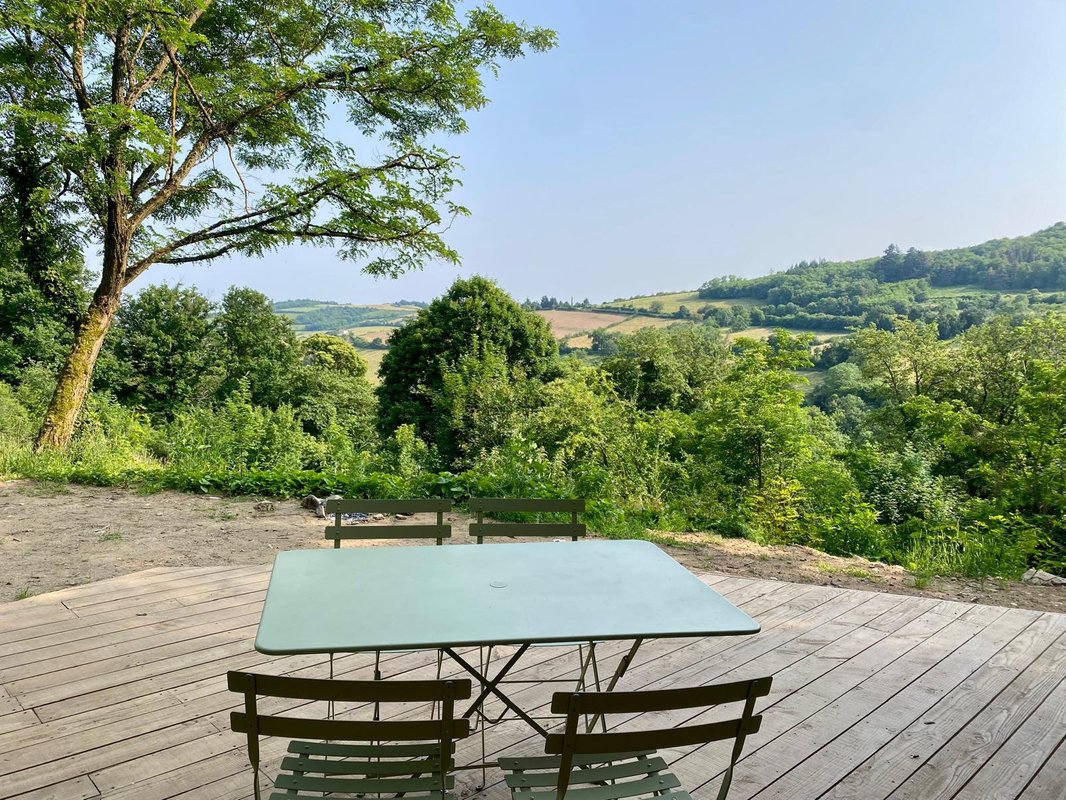 Cabane autonome dans les bois à Leynes (2)