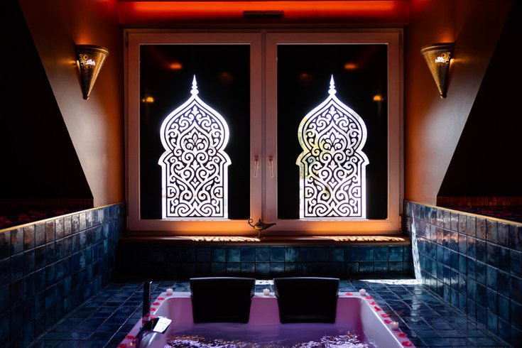 Hébergement AbracadaRoom : Le Palais des Mille et Une Nuits - Love Room, Jacuzzi, Pièce Secrète - Image 3