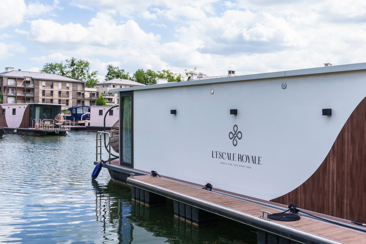Suite flottante Supérieure Lit king-size Balnéo Sauna à L'isle Adam (13)