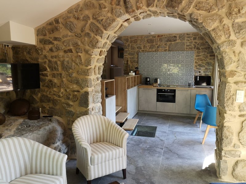 Hébergement AbracadaRoom : La Chapelle-Moulin & SPA - Nuit romantique "dans une cascade" - Image 15