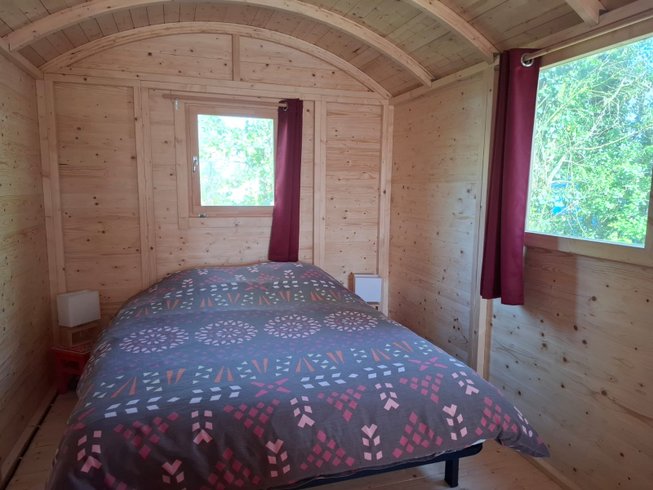 Hébergement AbracadaRoom : La roulotte du village insolite - Image 9
