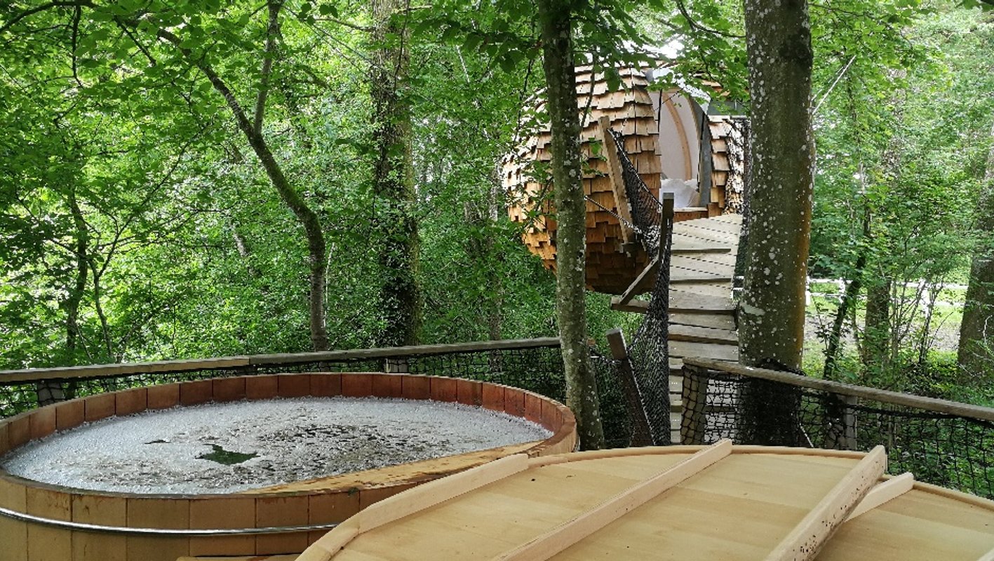 cabane perchée avec spa privatif