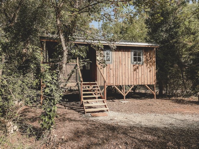 Hébergement AbracadaRoom : Cabane Auròra - Lodge sur pilotis au cœur de la nature, calme & bien-être, réservé aux adultes • linge & ménage inclus • climatisation réversible • kitchenette équipée - Image 15