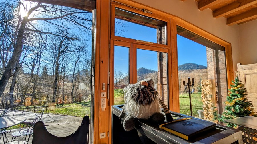 Hébergement AbracadaRoom : La Bulle de Pierre avec Spa privatif - Ecolodge au milieu des volcans - Image 3