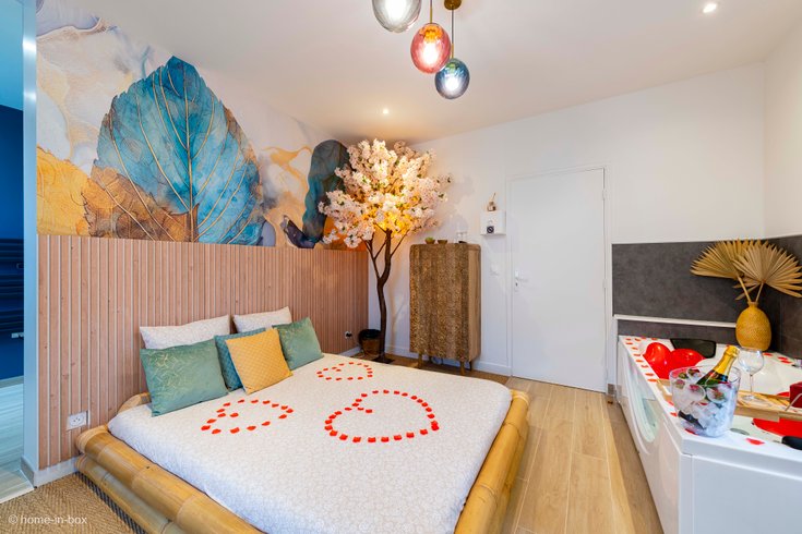 Hébergement AbracadaRoom : Suite Asie avec Jacuzzi 15min Disney - Image 1
