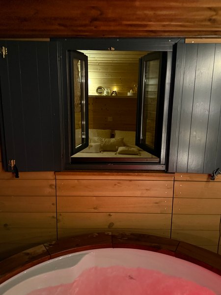 Hébergement AbracadaRoom : La roulotte dorée & bain nordique privatif - Image 33