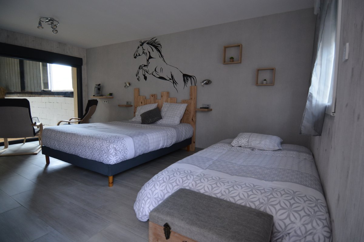[5]  Chambre vue panoramique  4 pers. SPA jacuzzi à Fraisnes-En-Saintois (4)