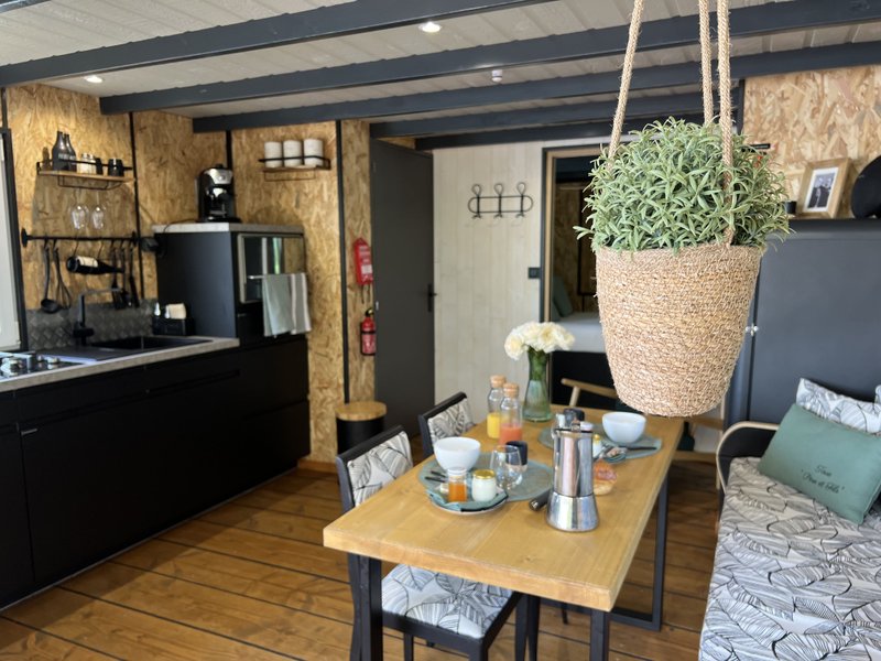 Domaine AbracadaRoom : Entre Nous - La Toue Père et fils - Image 13