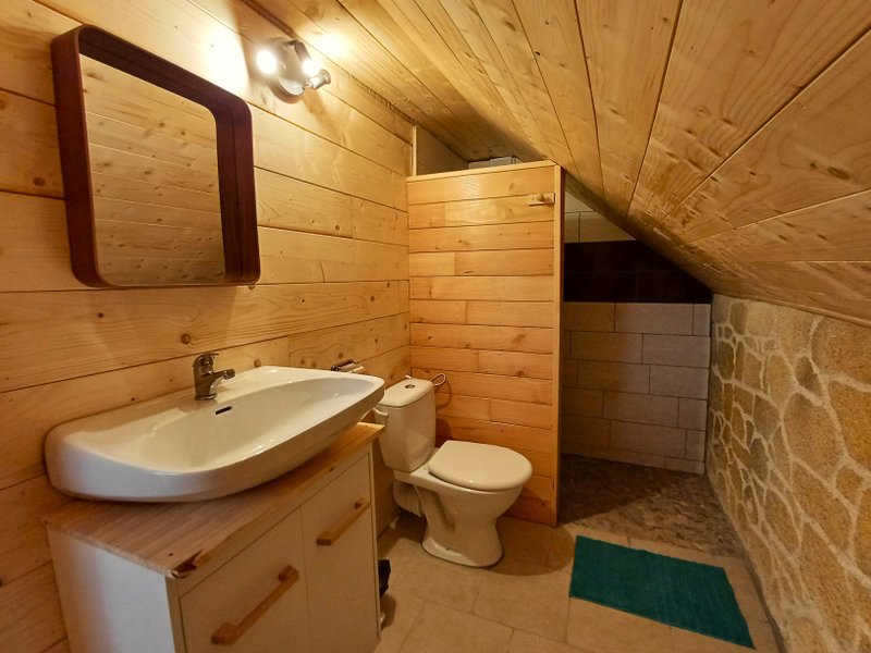 Hébergement AbracadaRoom : Antre du Hobbit au bord d'un lac - Image 7