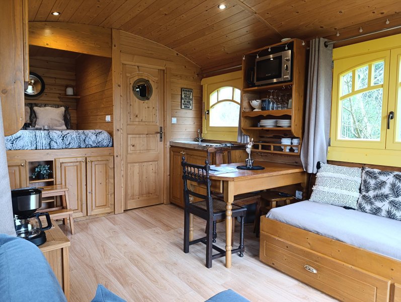 Hébergement AbracadaRoom : La roulotte "Sous le soleil" - Image 17