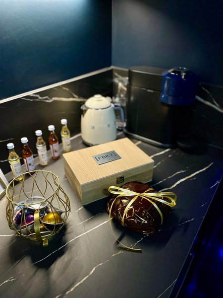 Hébergement AbracadaRoom : Dormez sous la Lune Bleue – Séjour magique & jeu immersif - Image 16