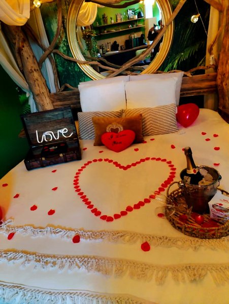 Hébergement AbracadaRoom : Jungle romantique Spa & Cinéma sous les arbres - Image 21