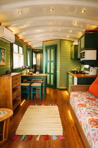 Domaine AbracadaRoom : Roulotte romantique à la campagne – Parenthèse insolite en Bourgogne | Autun · Morvan - Image 9